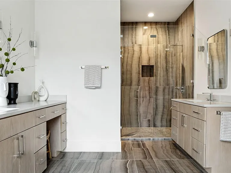 7526 Kenwell St — Photo 12