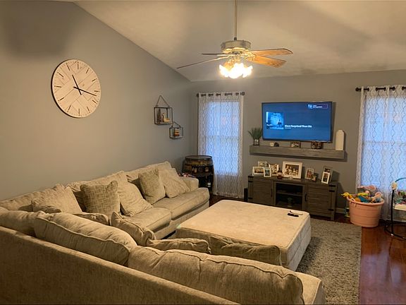 4th image of 3340 Redbud Dr