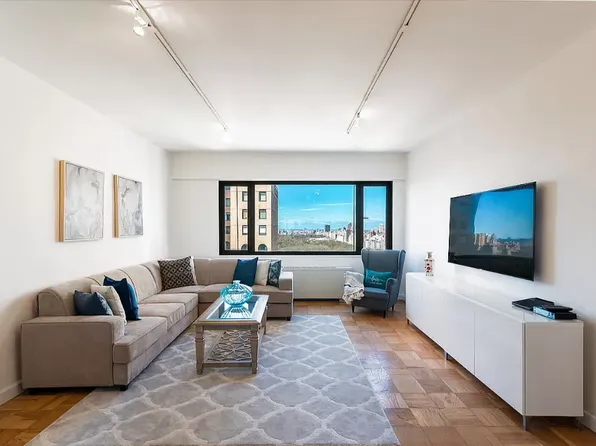 58 W 58th St, New York, NY