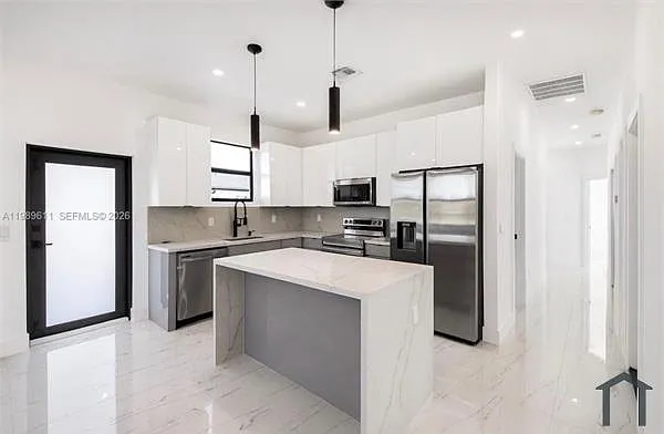 5043 Benton St — Photo 3