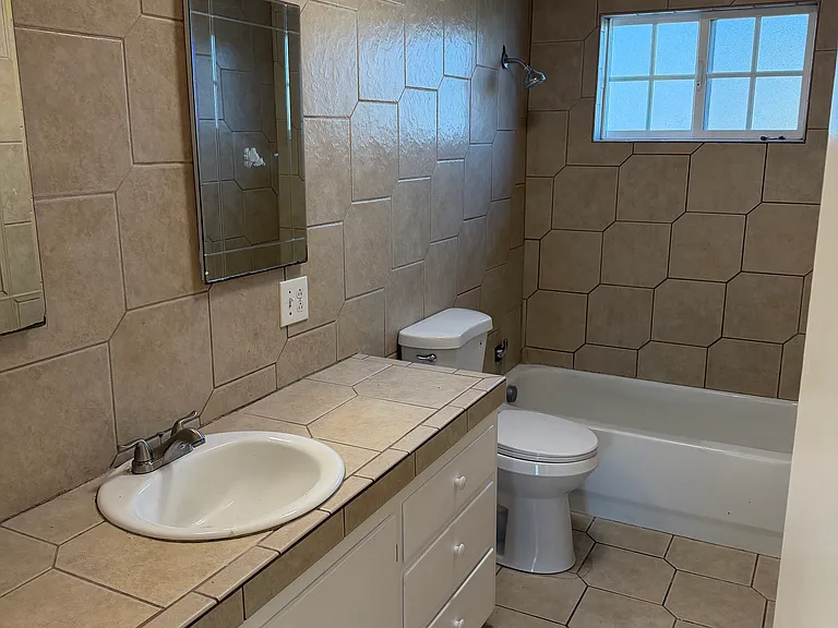 5277 Peacock Ln — Photo 3