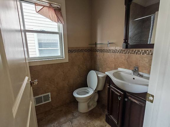 5th image of 404 Cross St #2