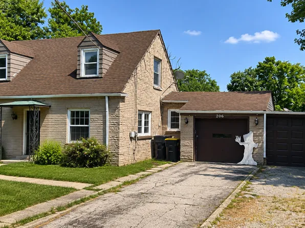 206 E Camp McDonald Rd, Prospect Heights, IL 60070