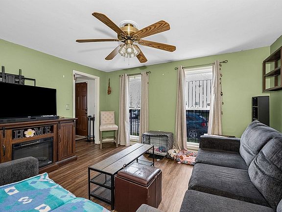 3rd image of 71 Snow St