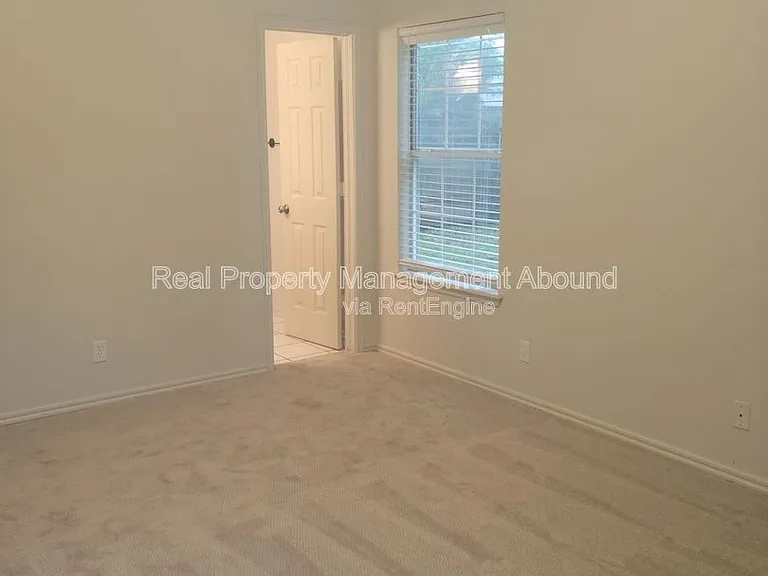3208 N 8th Pl — Photo 5
