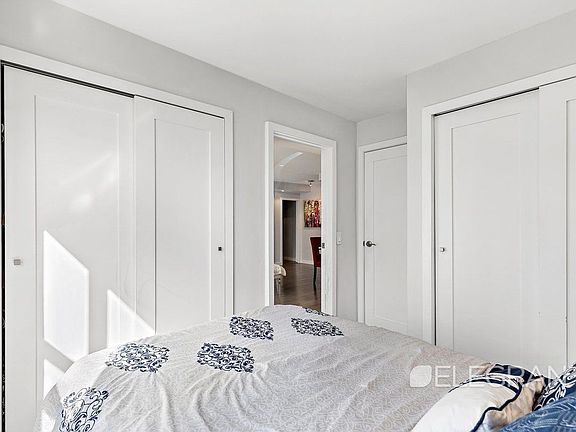 5th image of 150 E 61st St APT 16A