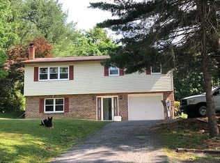 4 Corn Planter Rd, Willow Street, PA 17584