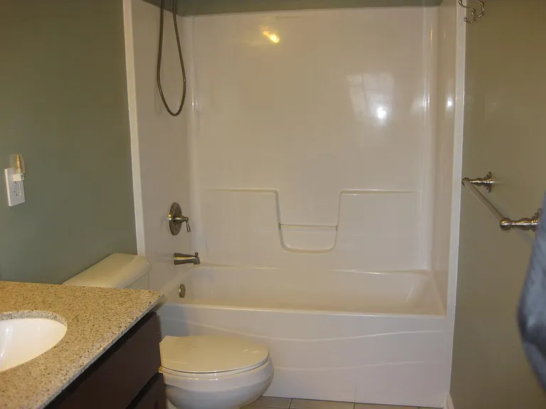 1104 Hayden Dr — Photo 5