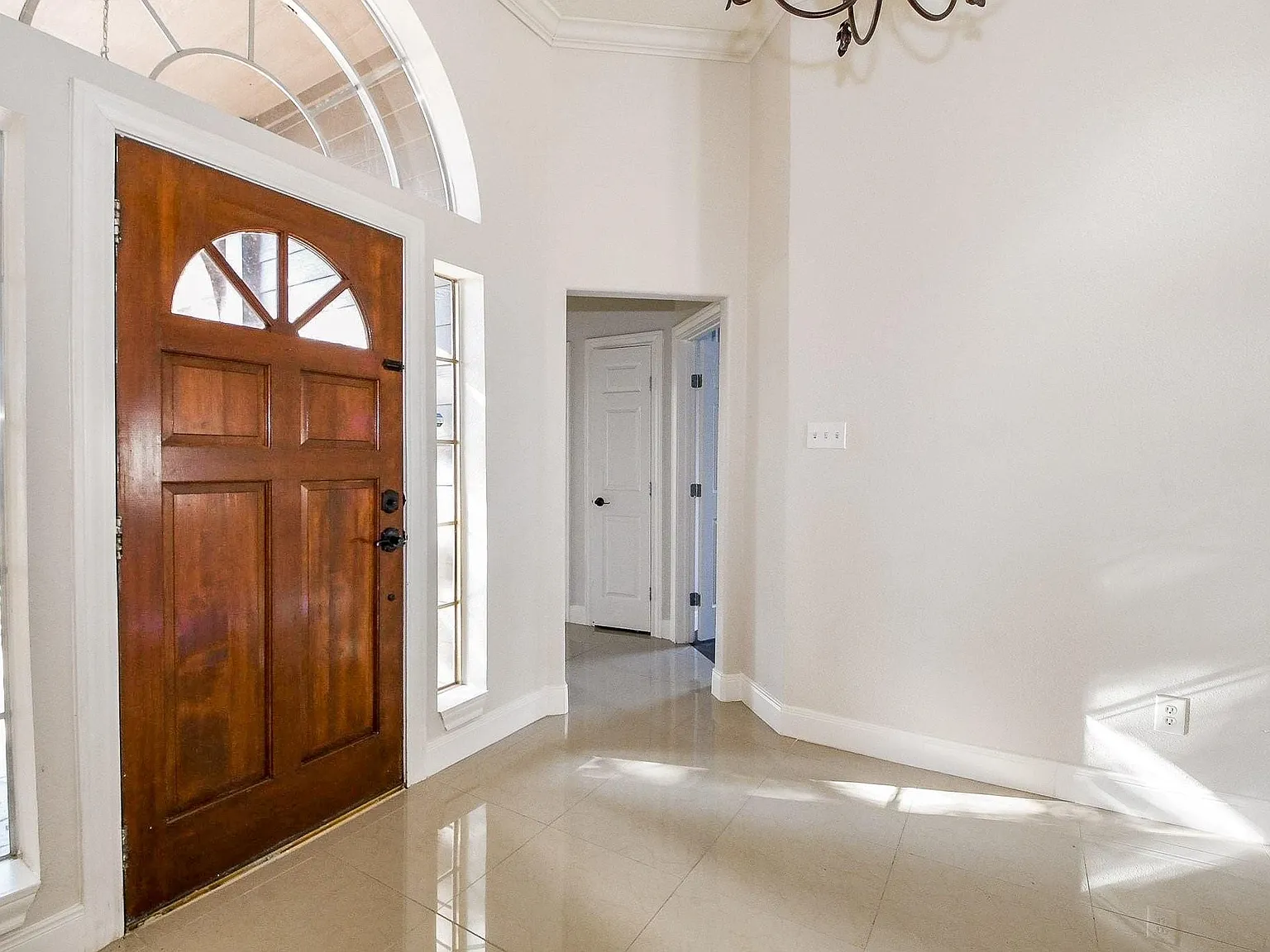 3 bed, 2.0 bath, 2133 sqft, $2,550 — Photo 4