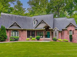 1215 Netterillo Dr, Winston Salem, NC 27103