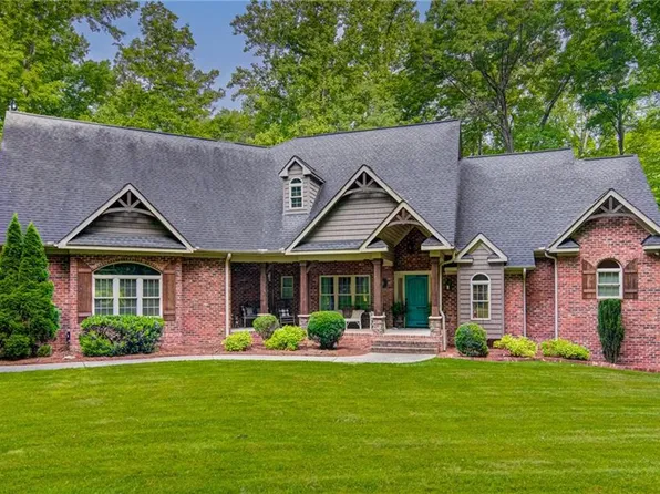 1215 Netterillo Dr, Winston Salem, NC 27103