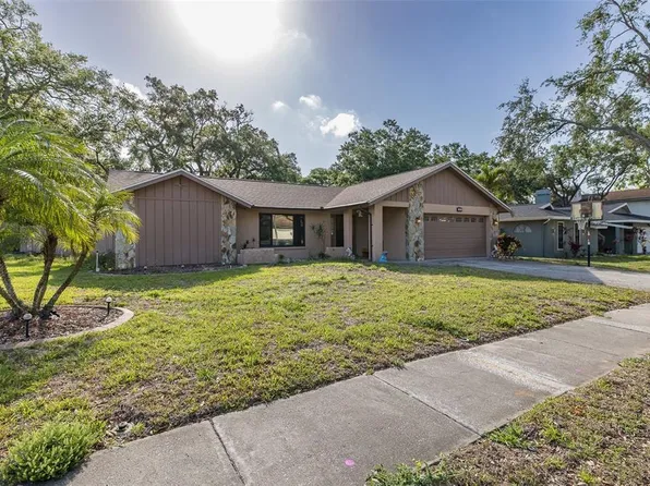 512 Winding Willow Dr, Palm Harbor, FL 34683