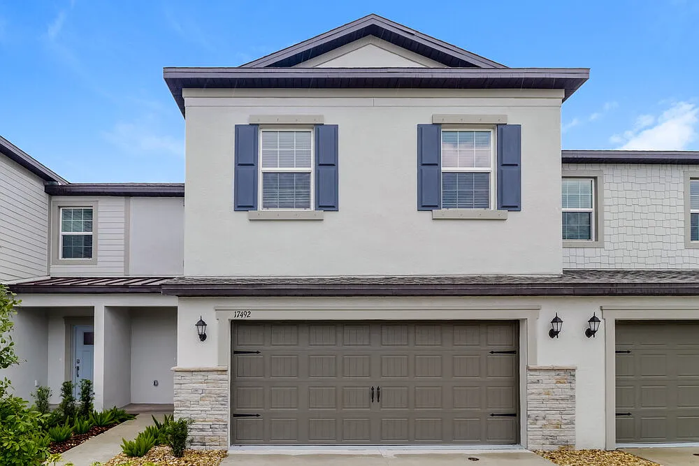 4 bed, 2.5 bath, 2466 sqft, $2,800 — Photo 1