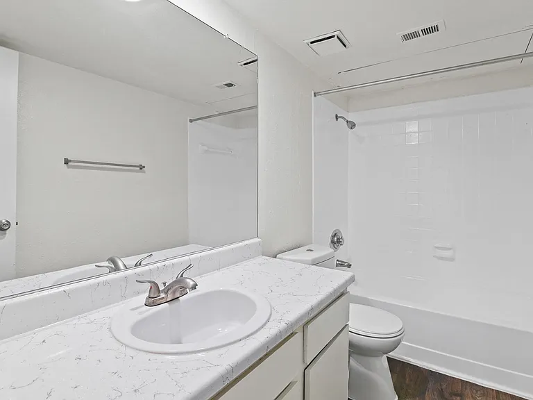 The Summit Apartments — Photo 45
