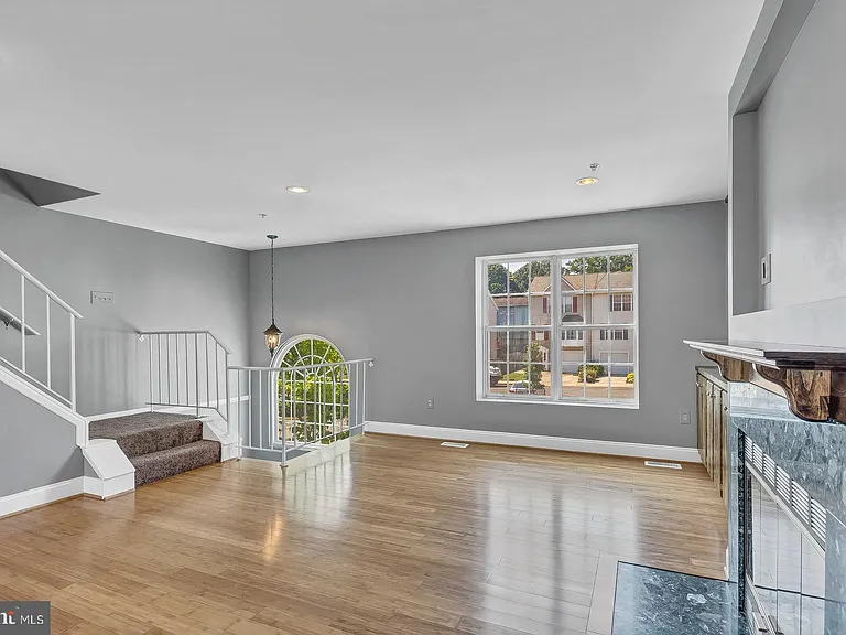9456 Sea Breeze Ct — Photo 17