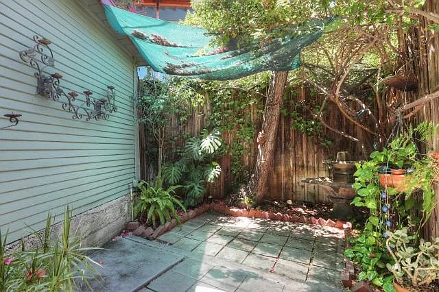 Upper patio L/hand corner