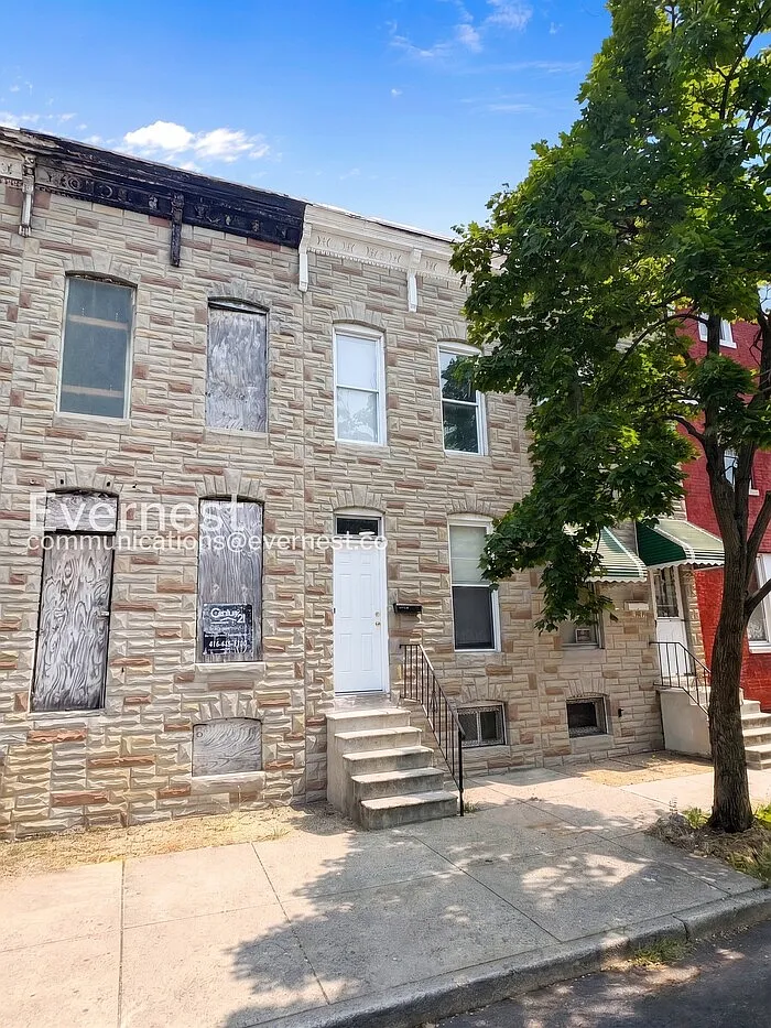 3 bed, 1.0 bath, 984 sqft, $1,600 — Photo 1
