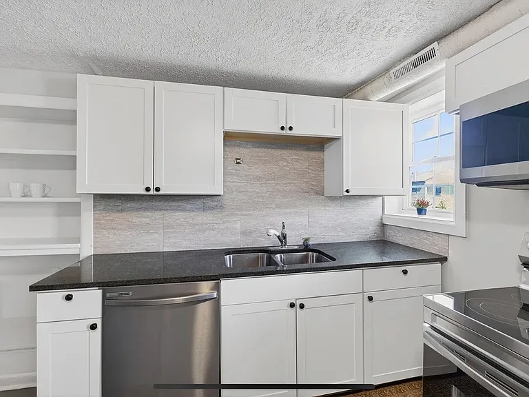 316 Carlton Rd — Photo 3