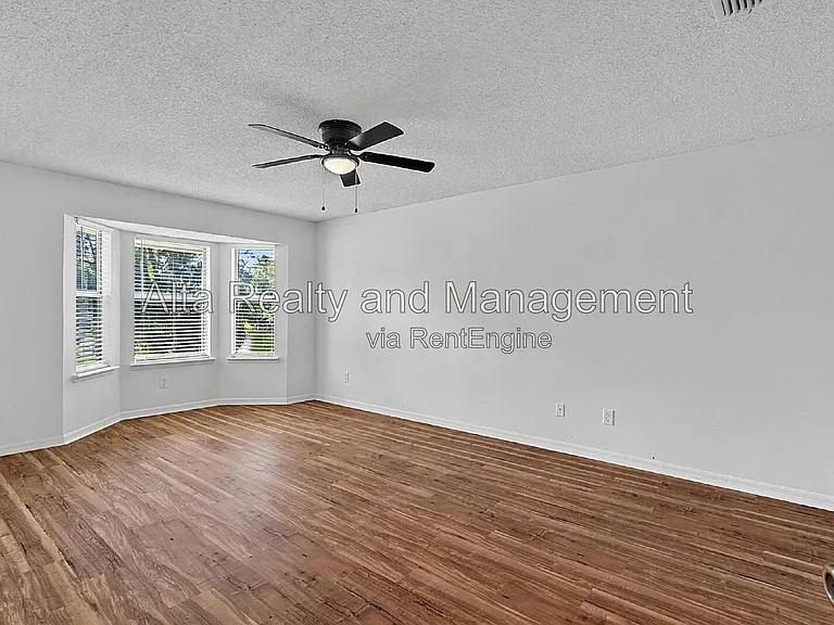 8426 Country Bend Cir W — Photo 16