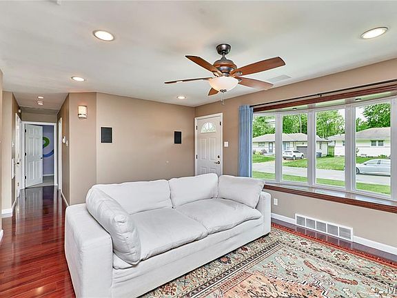 5th image of 130 Pompano Ln