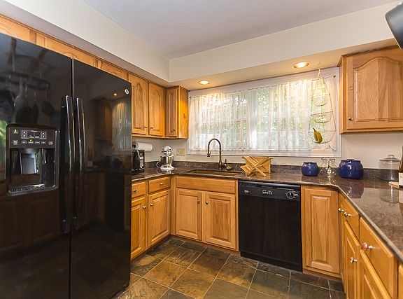 4th image of 136 Pleasant Ln