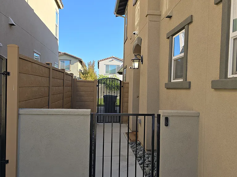 38529 Rosegate Pl — Photo 4