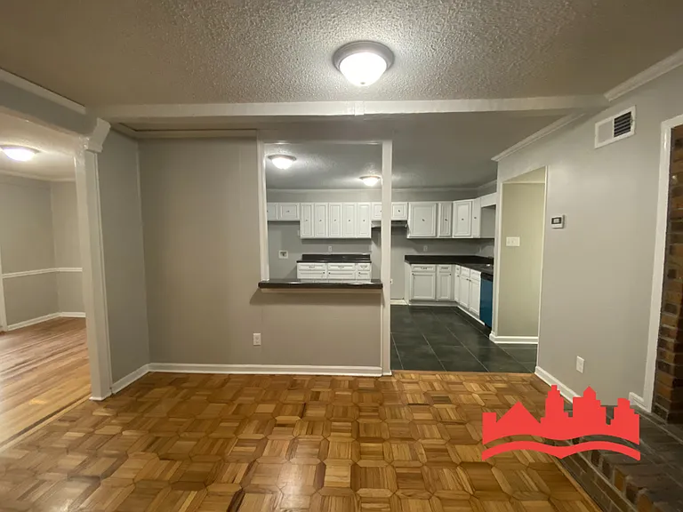4242 Escrow St — Photo 4