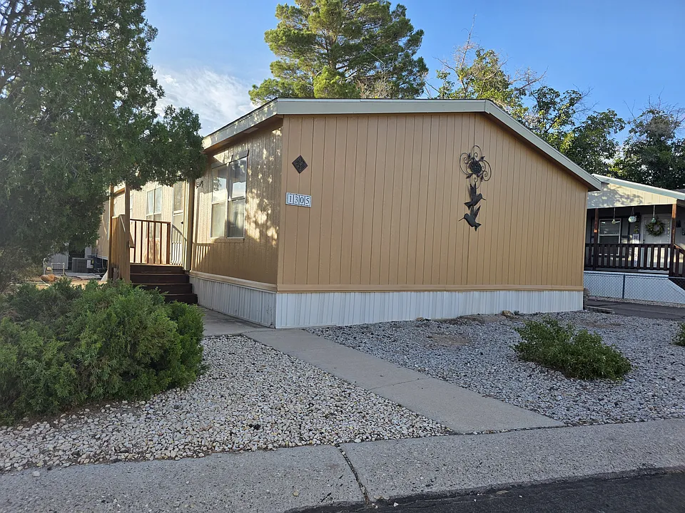 1305 Muskrat Ln