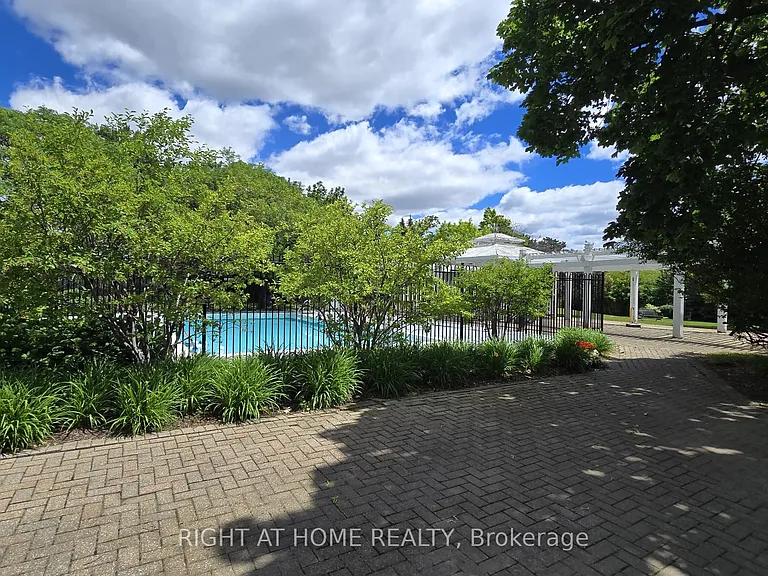 550 Webb Dr #914 — Photo 40