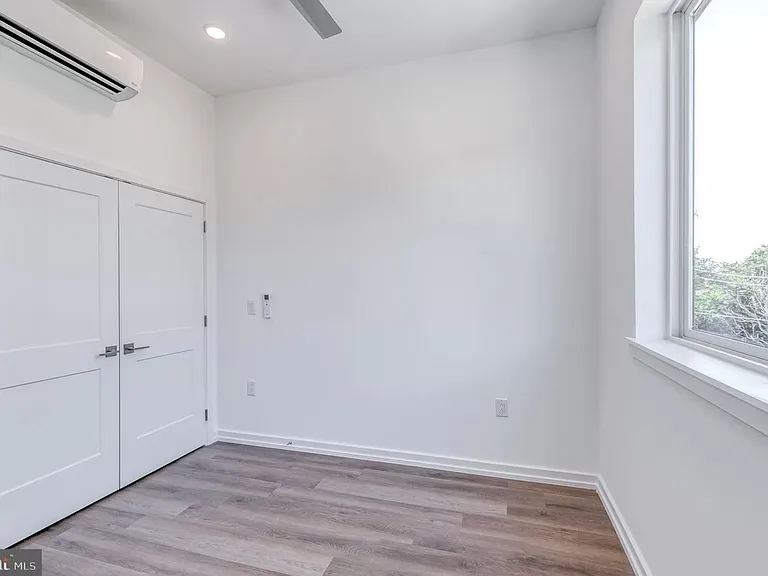 2616 West Girard Ave - 204 — Photo 5