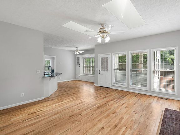 3rd image of 3604 Maple Forge Ln