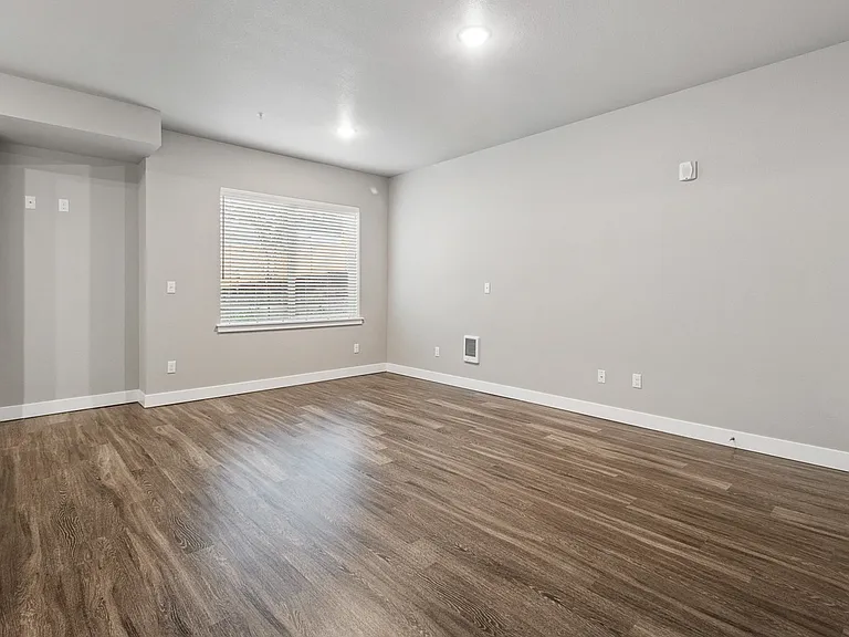 Norpoint Landing Apartments — Photo 34