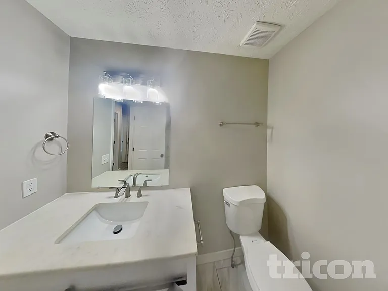 104 Edgewater Ct — Photo 18