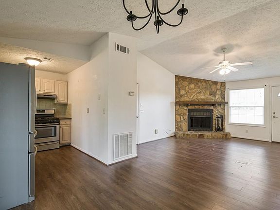 5th image of 164 Apple Valley Dr
