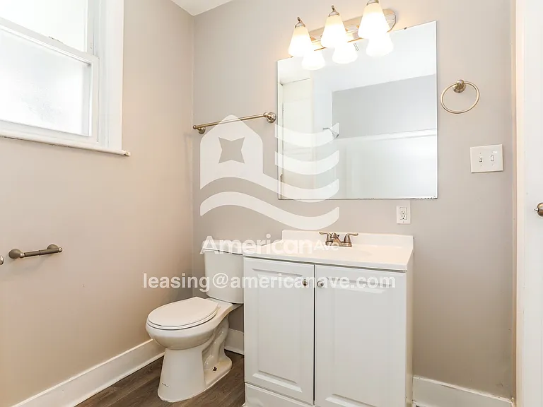 1352246_013_bathroom_13.jpg