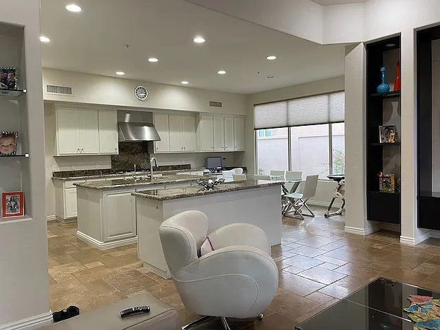 4 bed, 4.5 bath, 3703 sqft, $7,000 — Photo 4