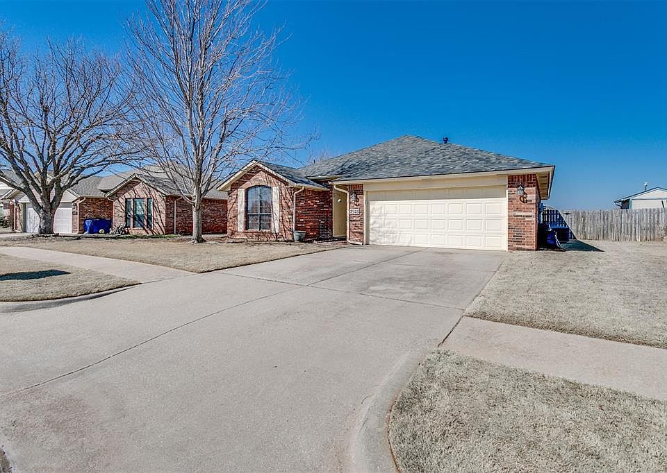1st image of 2925 E Lake Dr