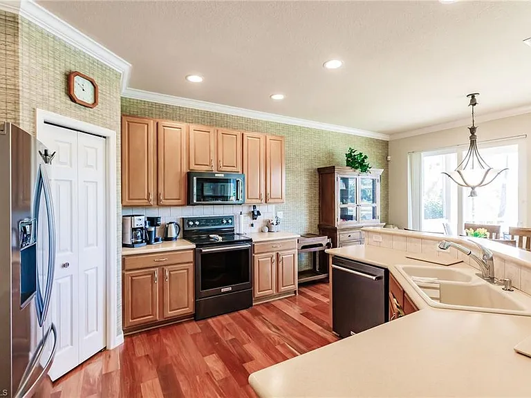 7859 Berkshire Pines Dr — Photo 12