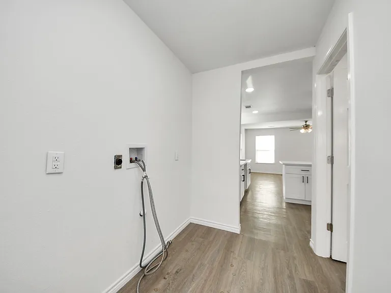 7004 Conley St — Photo 32