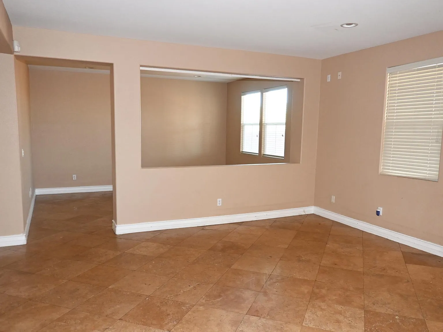 5 bed, 3720 sqft, $3,400 — Photo 4