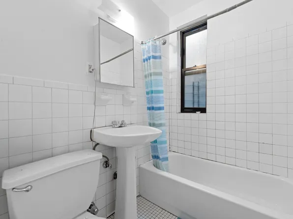 941 Jerome Avenue image 4 of 11