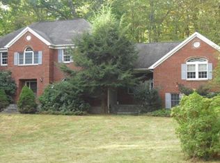 30 Lalli Dr, Katonah, NY 10536