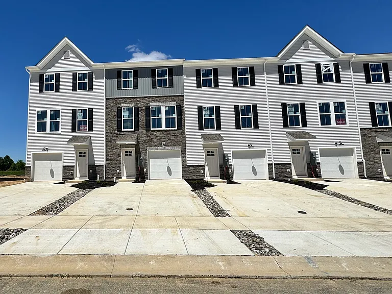 352 Mingo Way #352 — Photo 2