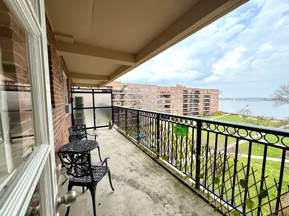 162-41 Powells Cove Boulevard image 1 of 13