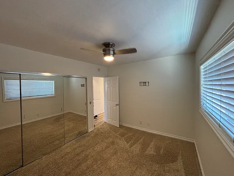 412 1/2 Dahlia Ave — Photo 10