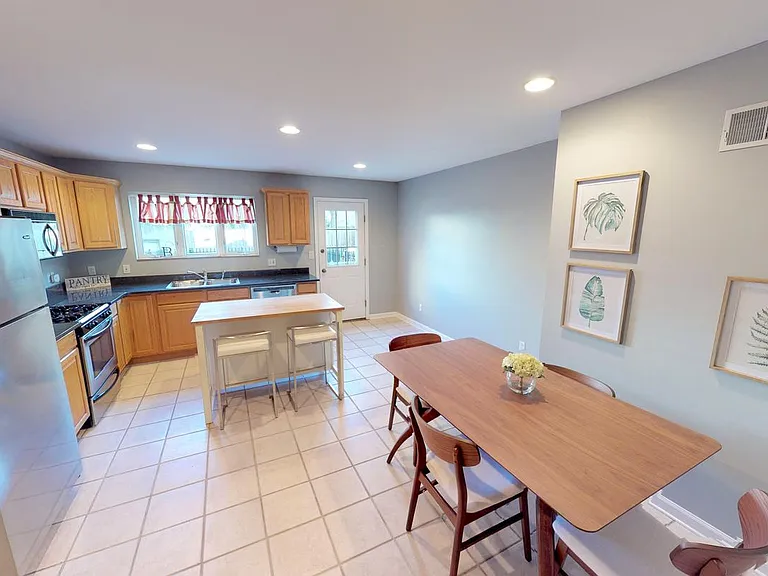 1137 N Orianna St — Photo 14