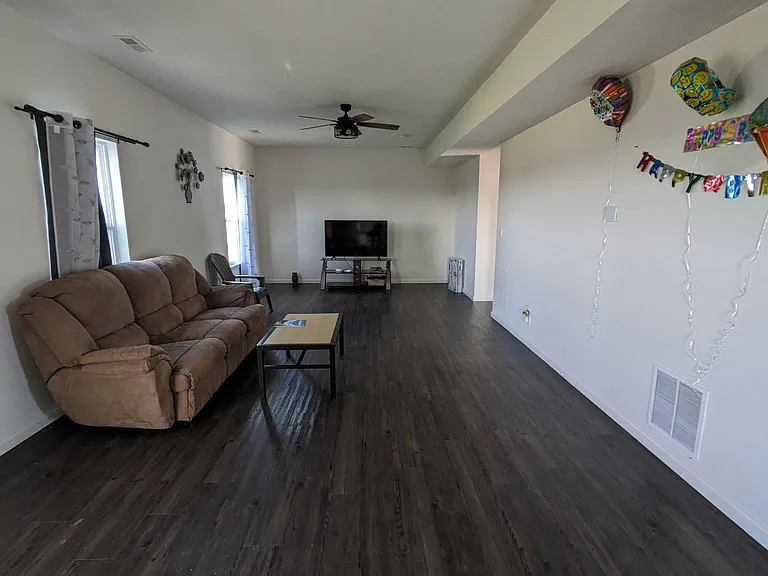 1118 Kingrail Dr — Photo 7