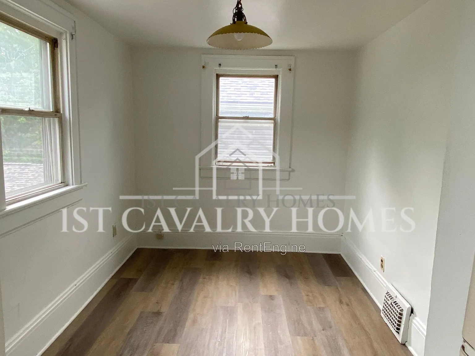 3 bed, 1.0 bath, 1300 sqft, $900 — Photo 3