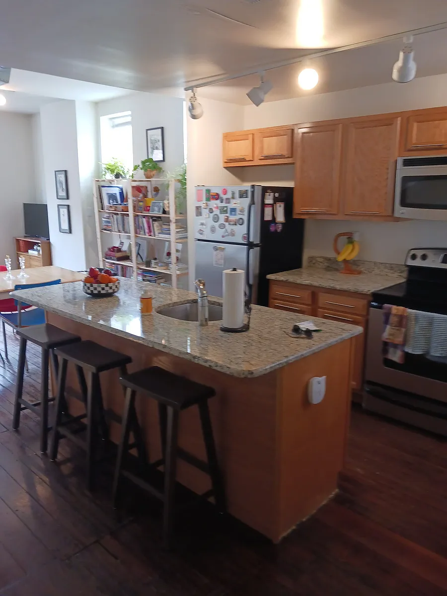 Building Photo - 243 Bainbridge St #2F