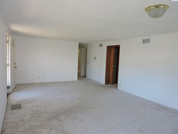 4th image of 407 Ash St
